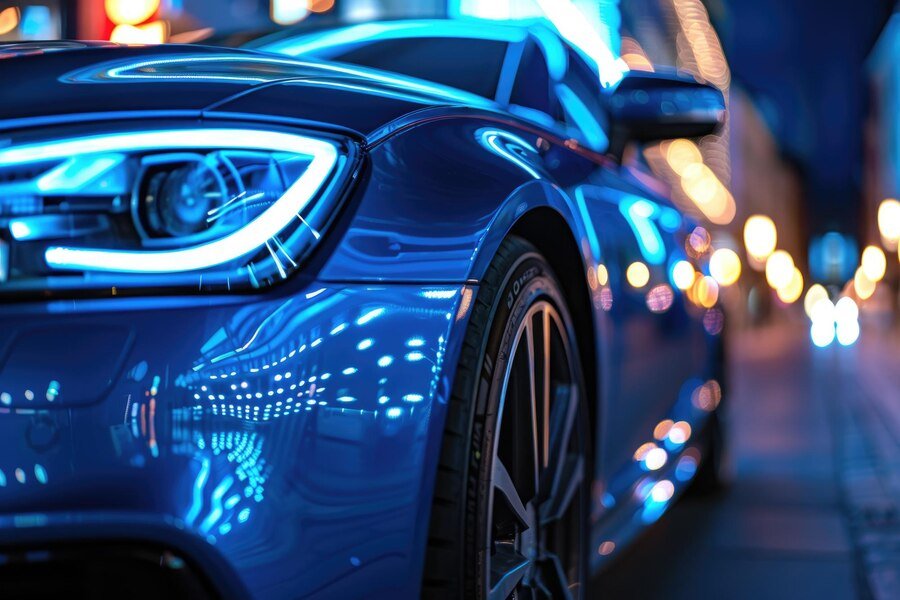 automovil_color_azul_de_noche_con_luces_neon_en_fondo